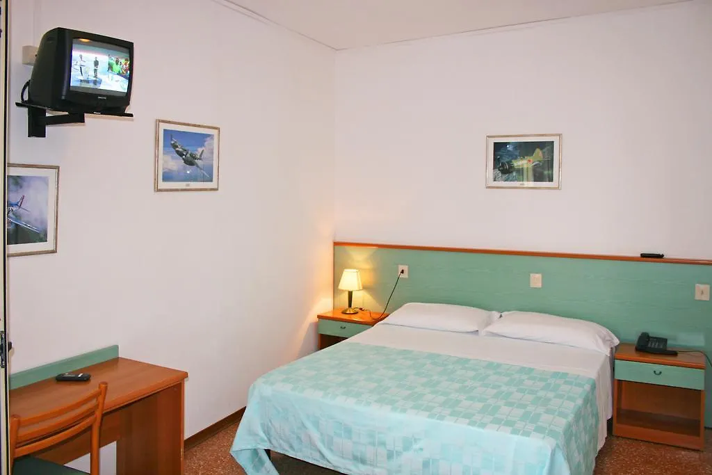 Hotel Janeiro Frontemare 利多迪迪耶索洛