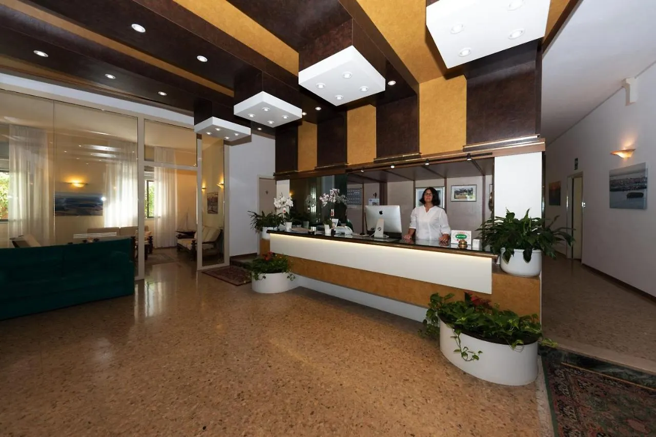 Hotel Janeiro Frontemare 利多迪迪耶索洛